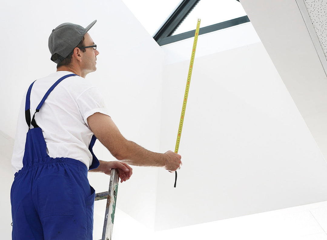 WIE MACHT MAN EINE ABGEHÄNGTE DECKE?