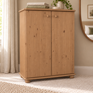 Anika Kommode Sideboard Bio Kiefer | 2-türig mit Kleiderstange | Nachhaltige Möbel in Capuccino im Wohnraum