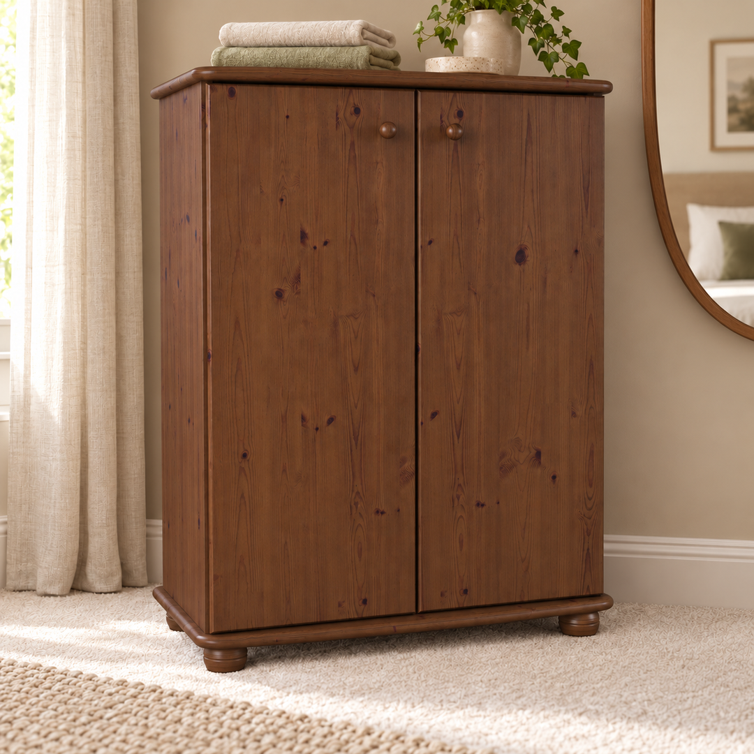 Anika Kommode Sideboard Bio Kiefer | 2-türig mit Kleiderstange | Nachhaltige Möbel in Nussbaum im Wohnraum