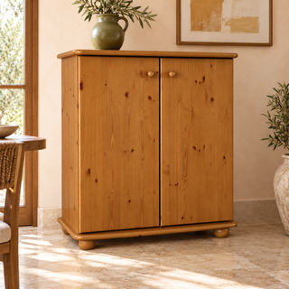 Anika Kommode Bio Kiefer Massivholz | 2-Türig Sideboard mit Regalfächer aus 100% Massivholz in Antik Kiefer im Wohnraum