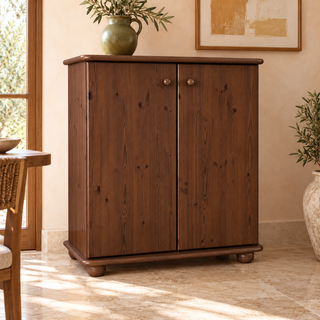 Anika Kommode Bio Kiefer Massivholz | 2-Türig Sideboard mit Regalfächer aus 100% Massivholz in Nussbaum im Wohnraum