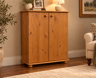 Anika Kommode 110er Bio Kiefer Massivholz | 2-Türig Sideboard mit Regalfächern | Anrichte aus 100% Massivholz in Antik Kiefer im Wohnraum