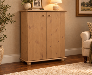 Anika Kommode 110er Bio Kiefer Massivholz | 2-Türig Sideboard mit Regalfächern | Anrichte aus 100% Massivholz in Capuccino im Wohnraum