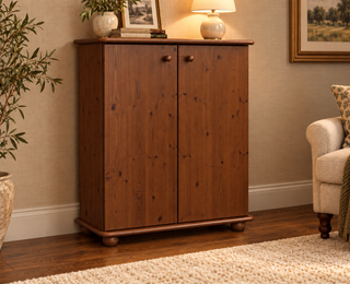 Anika Kommode 110er Bio Kiefer Massivholz | 2-Türig Sideboard mit Regalfächern | Anrichte aus 100% Massivholz in Kolonial im Wohnraum
