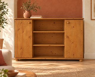 Anika Kommode Bio Kiefer Massivholz | 2-Türige Anrichte mit offenen Regalen in Antik Kiefer im Wohnraum
