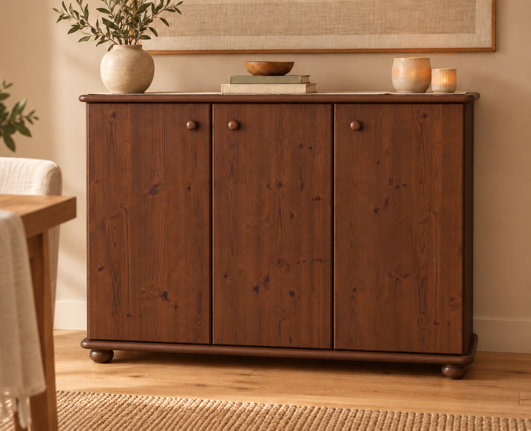 Anika Kommode Bio Kiefer Massivholz | 93er Sideboard 3-Türig mit Regalfächer in Kolonial im Wohnraum