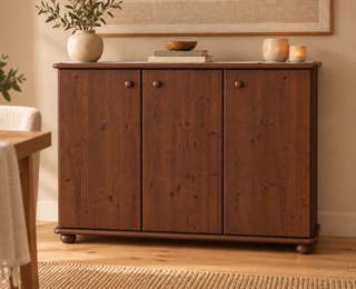 Anika Kommode Bio Kiefer Massivholz | 93er Sideboard 3-Türig mit Regalfächer in Kolonial im Wohnraum