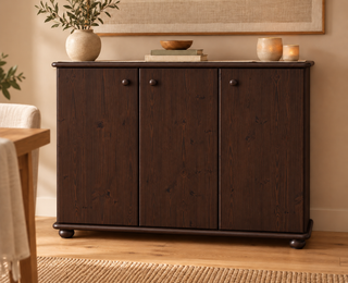 Anika Kommode Bio Kiefer Massivholz | 93er Sideboard 3-Türig mit Regalfächer in Wenge im Wohnraum
