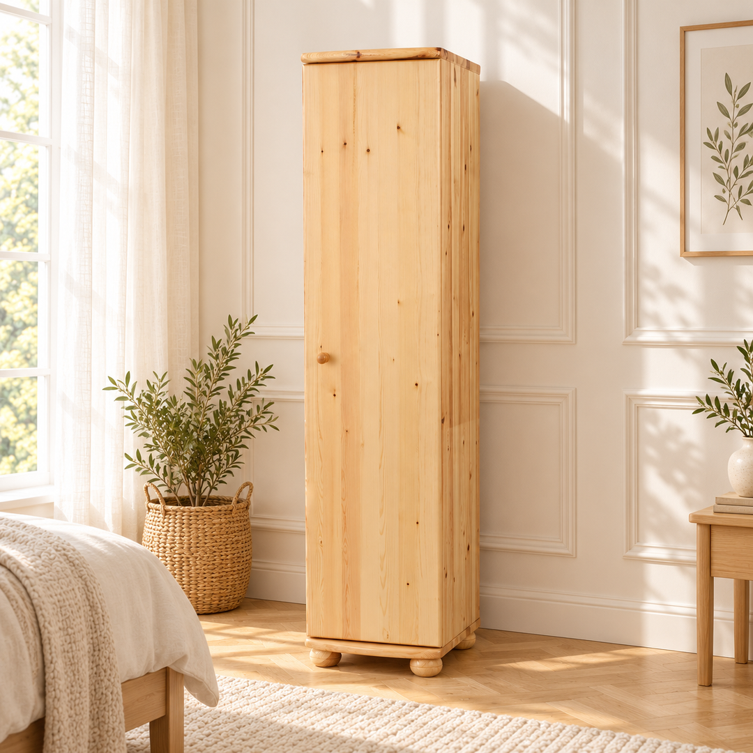 kiefer_massivholz_Claudia Kleiderschrank Kiefer 62cm Tiefe, 1-Türig mit Kleiderstange aus massivem Holz – Natur, Wohnbeispiel
