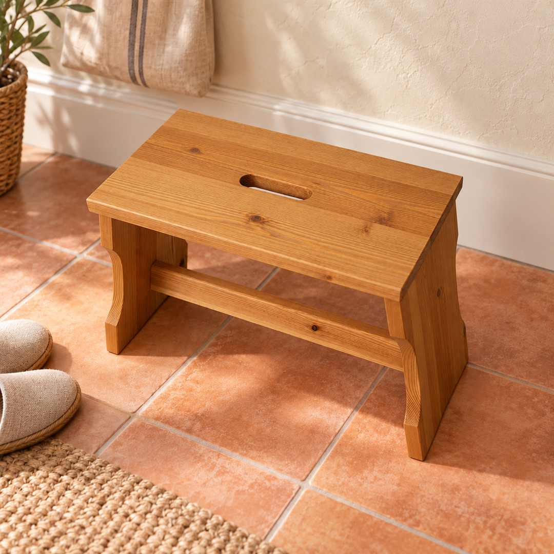 kiefer_massivholz_Leo Hocker Kiefer Massivholz | Klassischer Hocker Schemel aus 100% Bio Holz antik kiefer