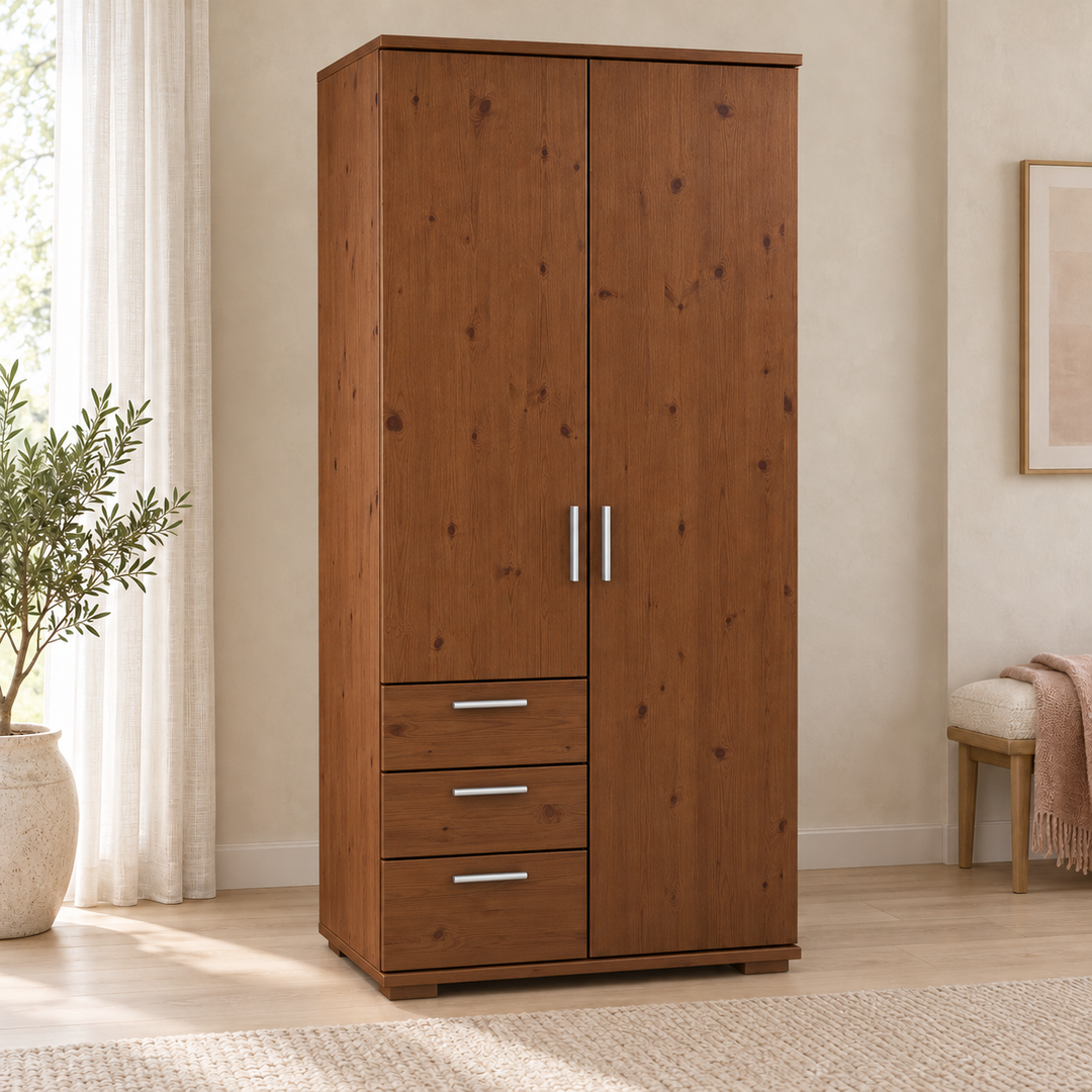 Nobis wardrobe001 – Kolonial / Schubladen linke Seite, im sonnigen Wohnambiente