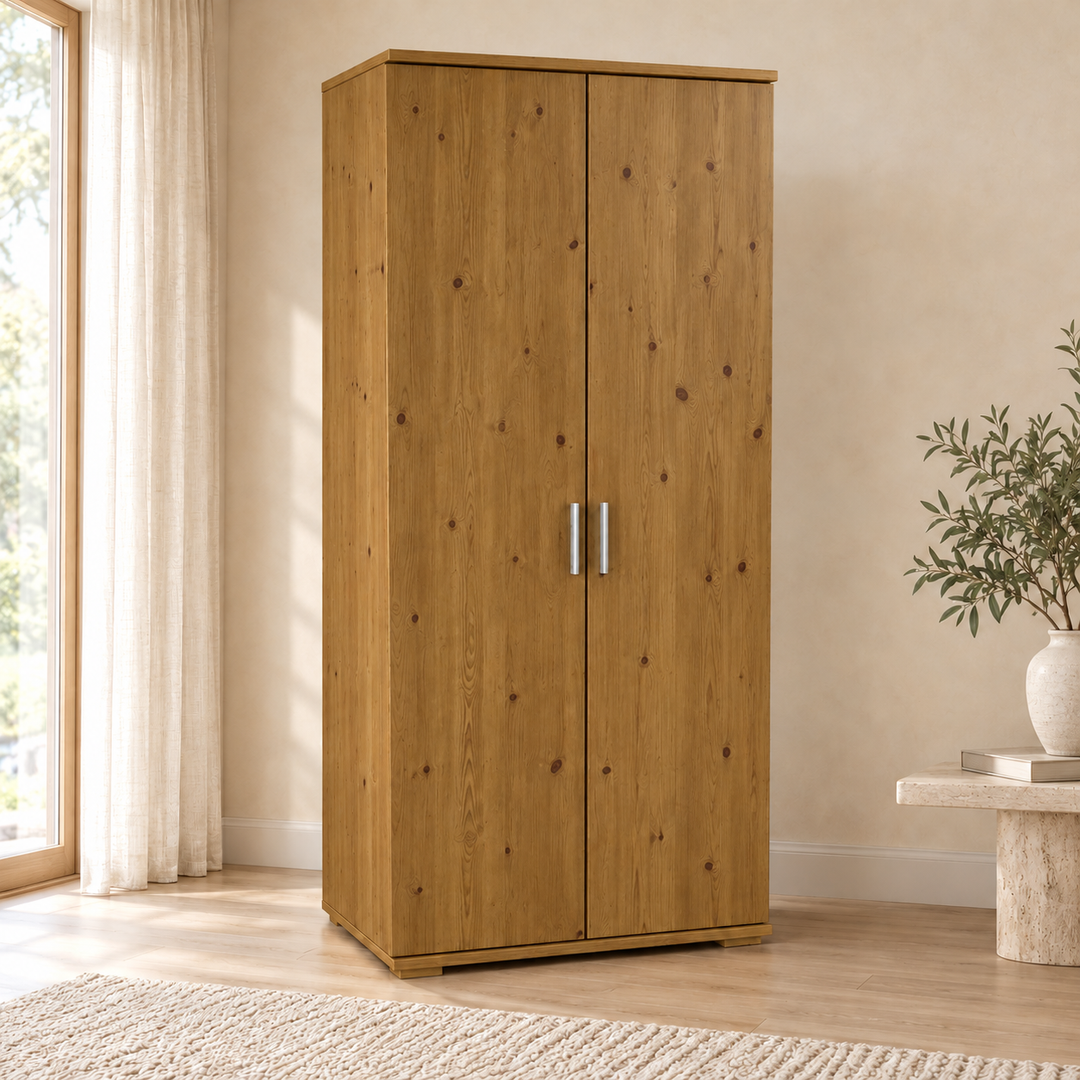 Nobis wardrobe234 – Antik Kiefer, im sonnigen Wohnambiente