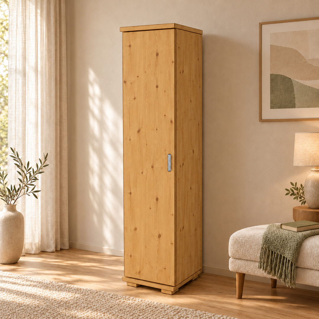 Nobis wardrobe242 – Natur / nach links zum öffnen, im sonnigen Wohnambiente