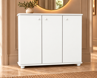 Anika Kommode Kiefer Massivholz 110er | 3-Türig Sideboard mit Regalfächer aus 100% Bio Holz – Schneeweiß vollständig deckend; Farbvisualisierung